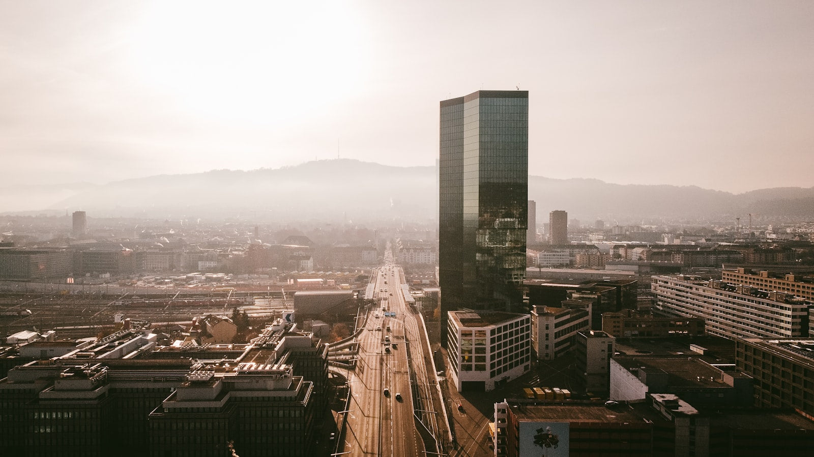 Gratte-ciel Prime Tower à Zurich, symbole de la place financière suisse